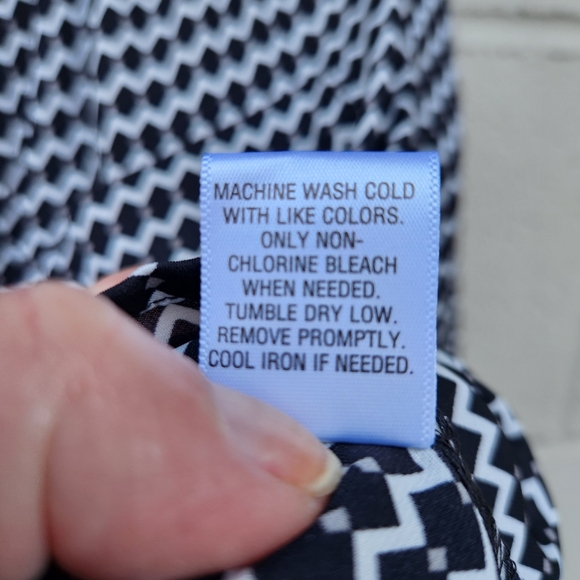 Candie's- Black & White- V Neck- Button Sleeve- Blouse- Size Small- Vintage - Picture 9 of 11